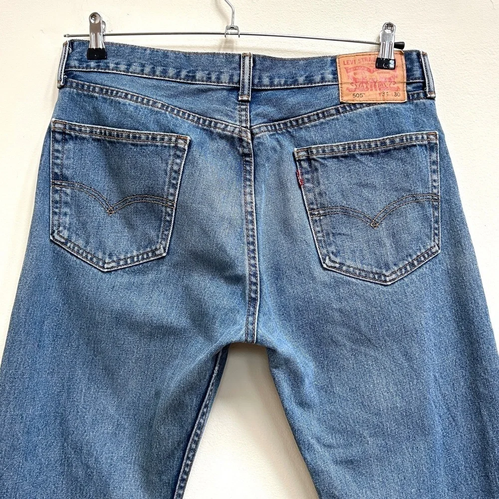 Levi’s 505 Regular Fit Men’s Straight Leg Classic Blue Denim Jeans, Size 34x30